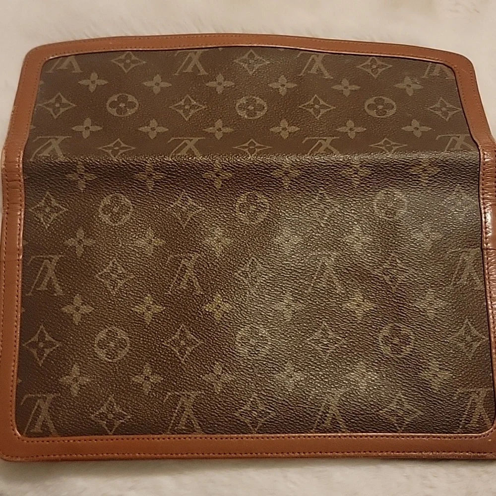 Louis Vuitton Brown Monogram Pochette Dam Clutch - Picture 2 of 13